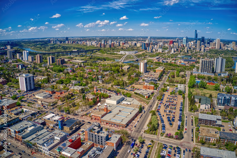 Obraz premium Aerial View of Edmonton, Alberta during Summer