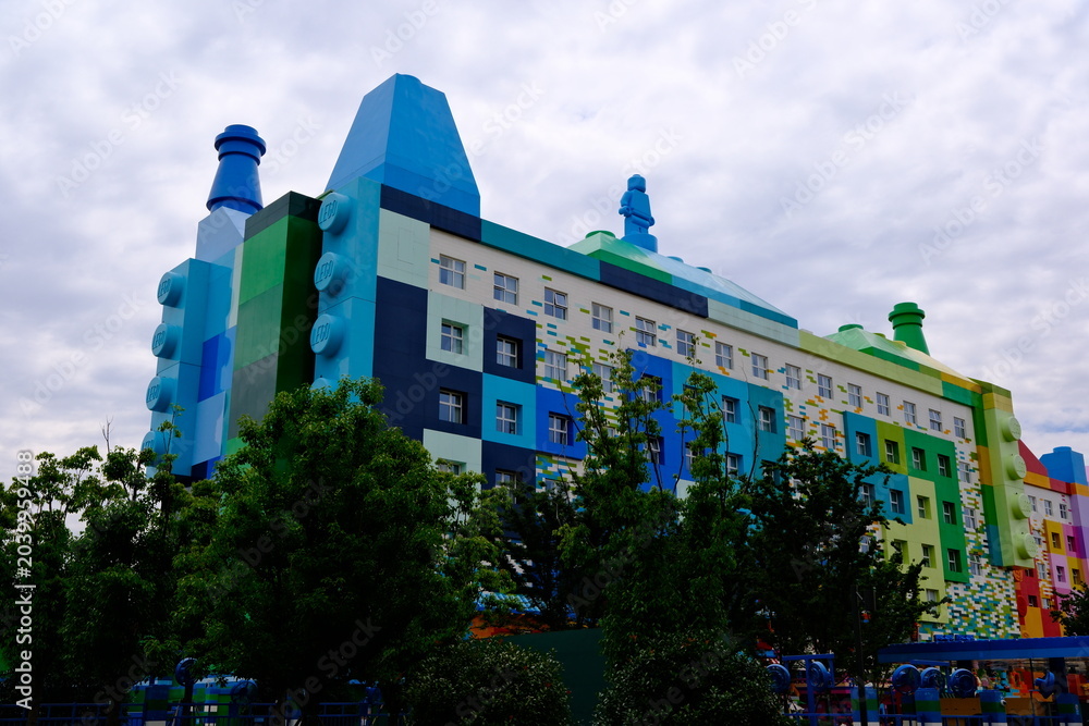 Naklejka premium Shanghai,China-May 30th 2026: Exterior view of the colorful LEGO-themed hotel at LEGOLAND Shanghai Resort 