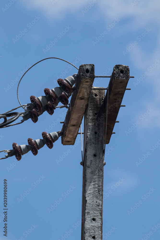 Obraz premium Closeup Eletricity line and electricity post