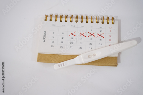 Canvastavla pregnancy test showing two stripes on white clean calendar