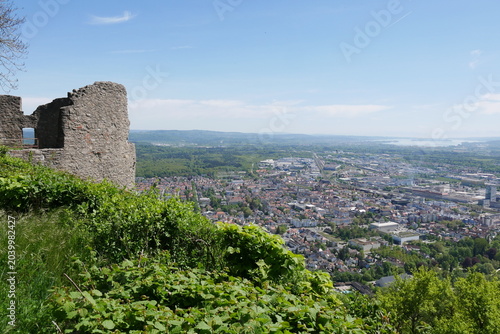 Blick nach Singen von der Bergfestung Hohentwiel aus im Hegau