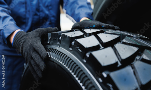 Foto Maintenance service replacing on wheels banner