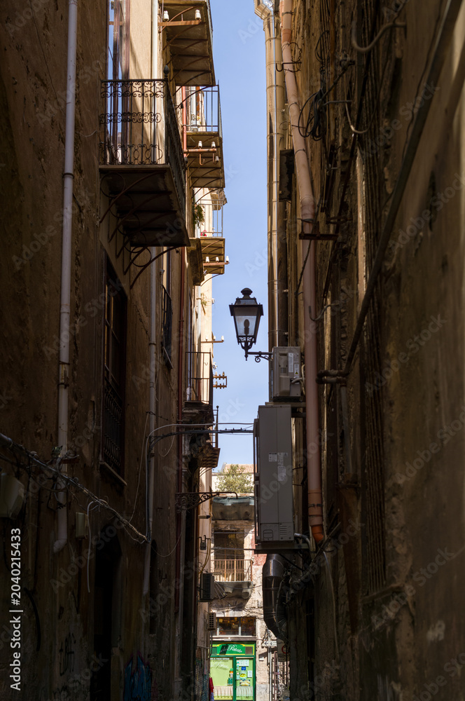 Fototapeta premium Light Through a Narrow Alley