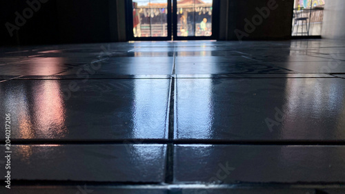 Bild auf Leinwand Low angle view of street scenery through a glass door