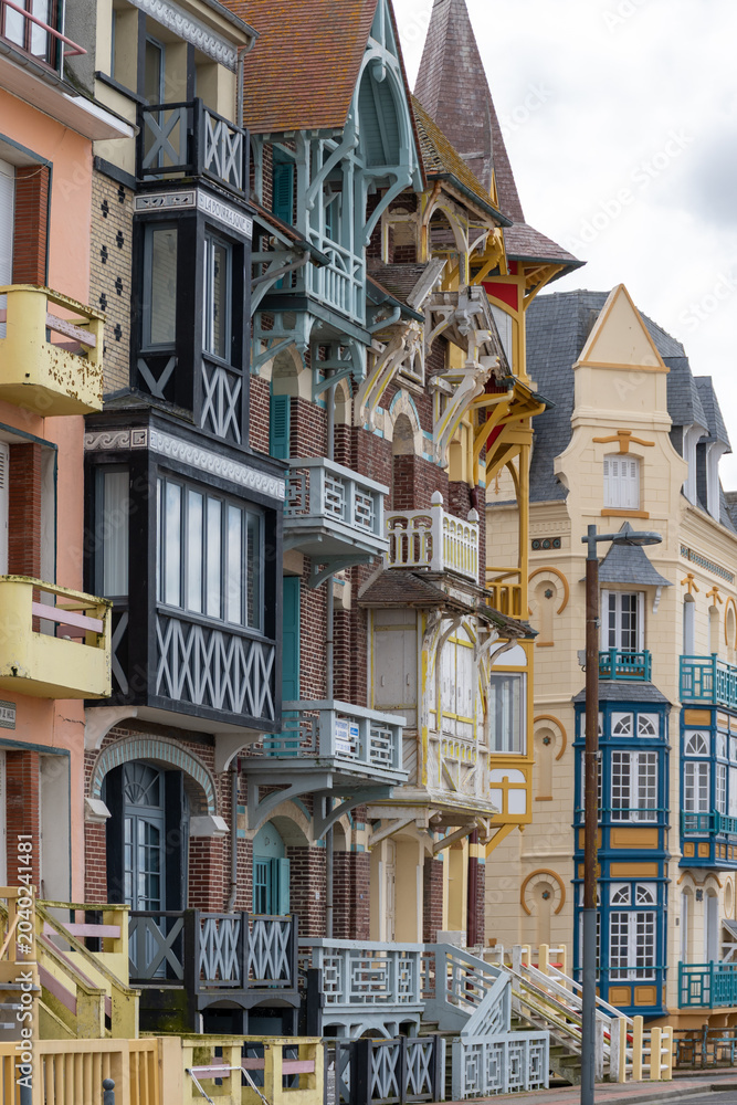 Obraz premium Houses of Mers-les-Bains, seaside town with 19th-century sea-bathing villas with colorful wooden balconies and white chalk cliffs, tourists destination in France