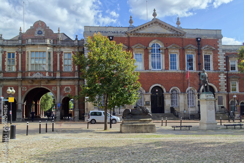 Cuadro en lienzo The Market Square and the former County Hall, Aylesbury, Buckinghamshire, Englan