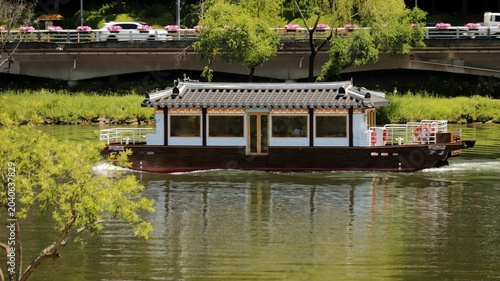 Quadro em tela Traditional Korean Tour Boat: A Cultural Travel Experience in South Korea