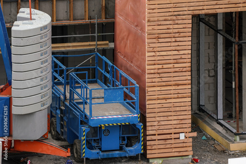 Tableau sur toile New building hall construction site, closeup detail to crane balancing weights,