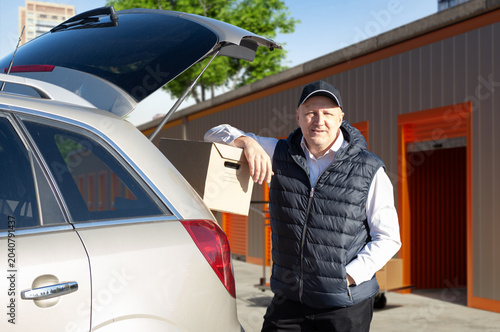Self storage, moving servic...