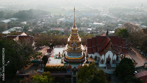 Tableau sur toile Golden stupa and temple complex defining chiang mai's spiritual landscape