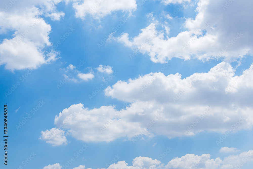 Fototapeta premium 初夏の昼の青空と白い雲21