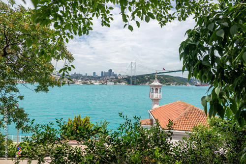 Fotografija Scenic view of Uryanizade Ahmet Esat Efendi Mosque and Bosphorus