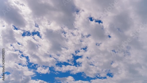 【タイムラプス】曇り空から鮮やかな快晴への劇的な変化