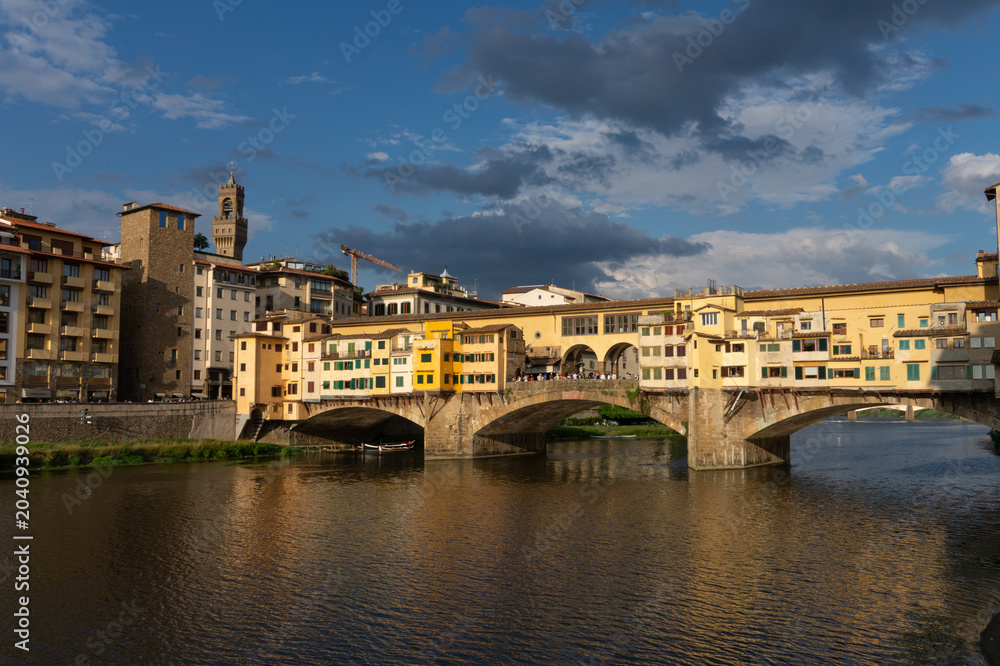 Fototapeta premium A bridge and river in Florence, Italy