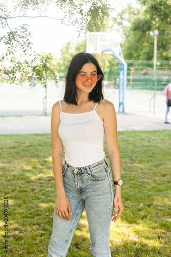 Foto Authentic summer beauty portrait with warm highlights.