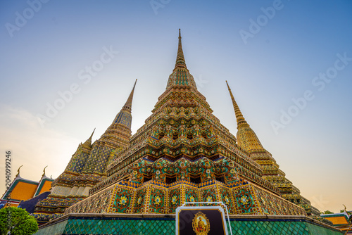 Quadro em tela Ornate chedis of Wat Pho in Bangkok
