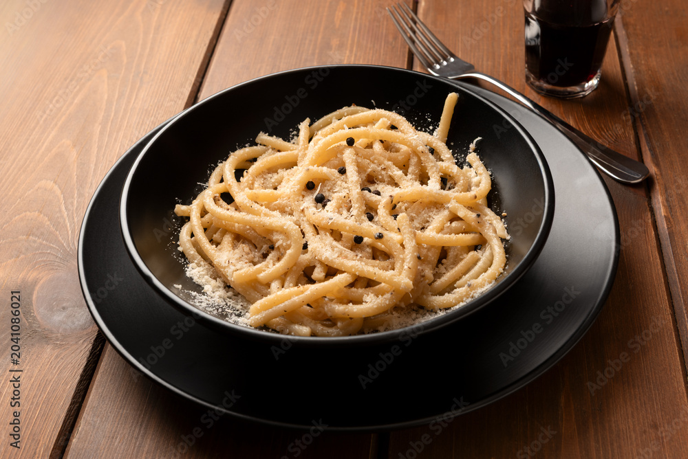 Naklejka premium Pici Senesi con cacio e pepe, Pasta Italiana 
