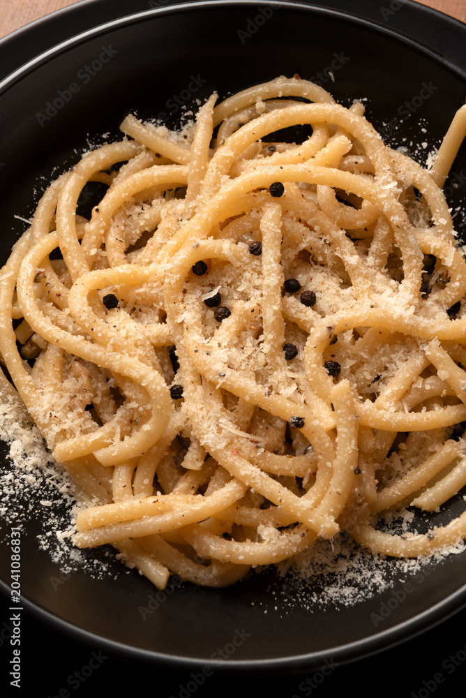 Naklejka premium Pici Senesi con cacio e pepe, Pasta Italiana 