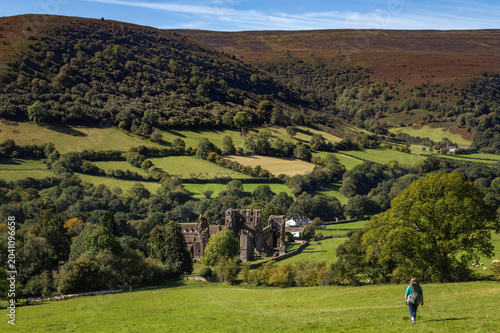 Tableau sur toile Scenic view of the historic ruins of Llanthony Priory situated in a lush green v