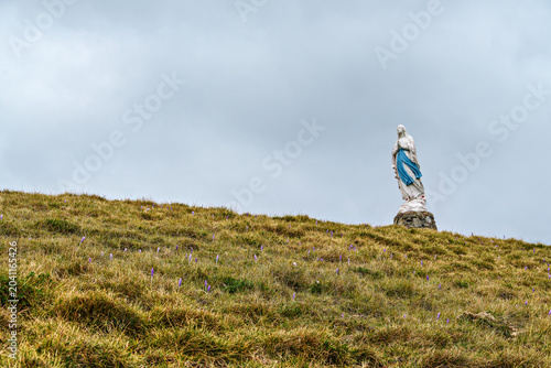 Quadro su tela Blessed virgin Mary statue at Cirque de Troumouse, Heas in France