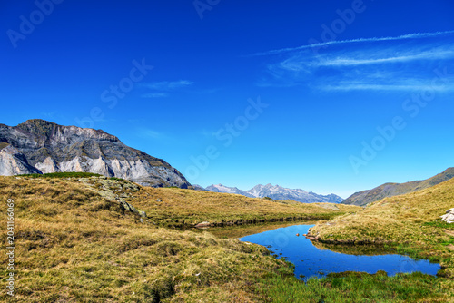 Tableau sur toile Hiking trail in Cirque de Troumouse at Heas in the Hautes-Pyrenees department in