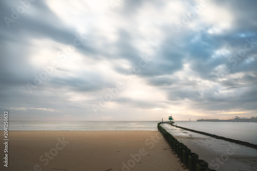 Φωτογραφία Rye Harbour Entrance Breakwater at Camber Beach Under Moody Sky