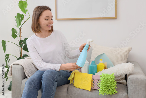 Young woman with cleaning s...