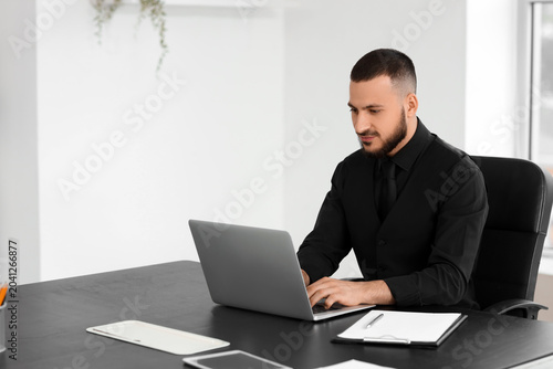 Male business consultant wo...