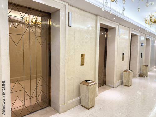 Valokuva Luxurious Elevator Lobby Design: Harmonizing Elegance and Functionality in Moder