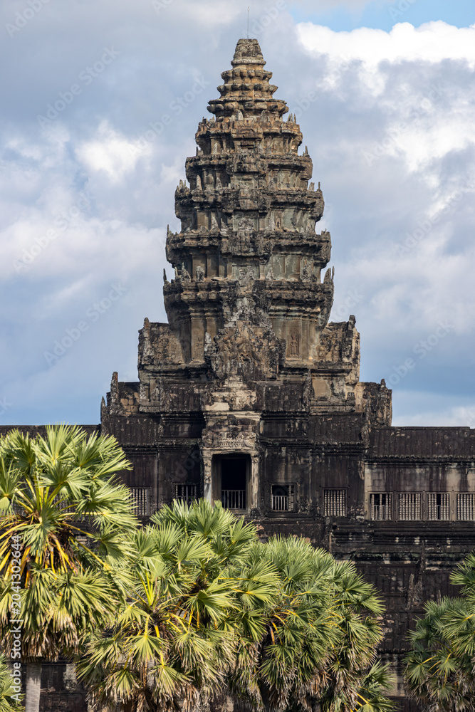 Fototapeta premium Angkor Wat temple complex in Siem Reap, Cambodia, is a breathtaking architectural marvel. This UNESCO World Heritage site showcases intricate carvings and ancient Khmer artistry.