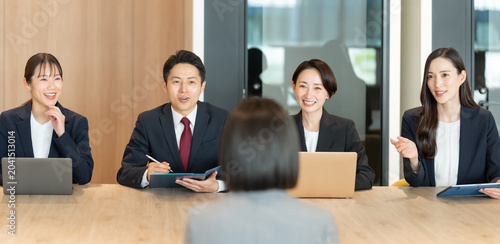 Tableau sur toile 面接するビジネスマン　転職　コンサルティング