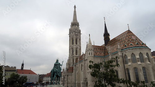 Foto The Church of the Assumption of the Buda Castle (Hungarian: Nagyboldogasszony-templom), more commonly known as the Matthias Church (Hungarian: Mátyás-templom) in Budapest, Hungary