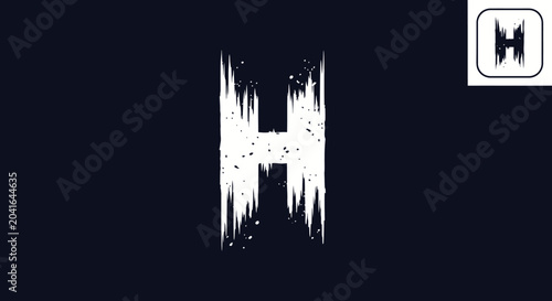 Foto High-contrast black and white abstract image featuring a distorted letter H wi