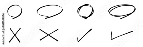 Fotografie サインペンで描いたような手書きの丸とバツとチェックマークのイラストセット