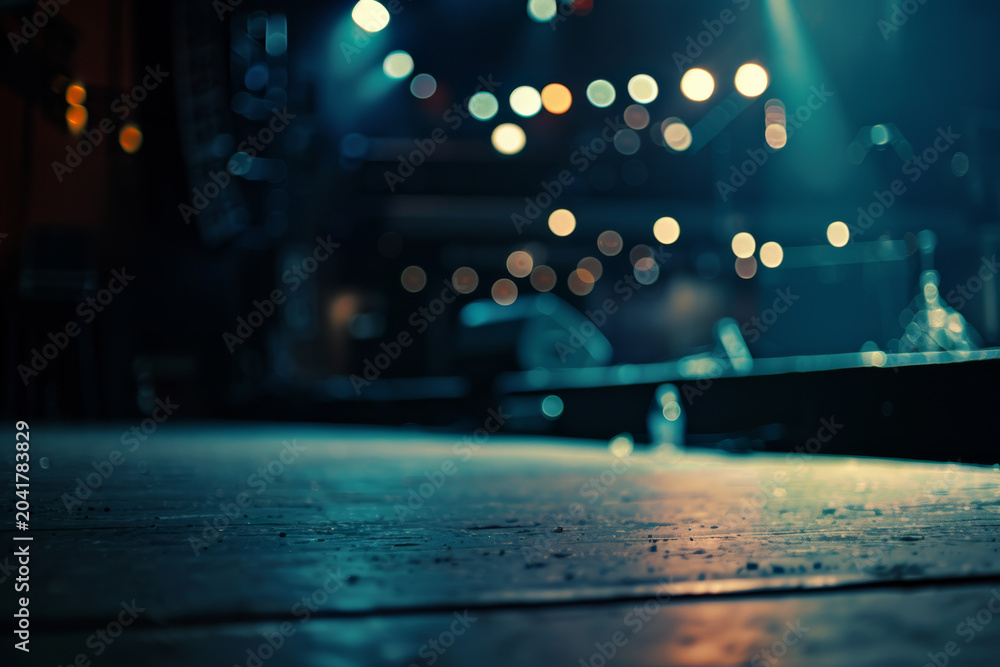 Naklejka premium Empty stage bathed in atmospheric light with dramatic performance mood.