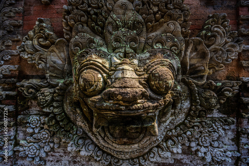 Фотография Bhoma stone carving on a traditional Balinese temple in Ubud