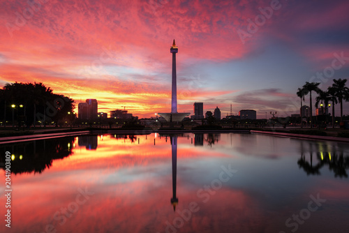 Obraz na płótnie Dramatic blood red sunset and perfect water reflection of the National Monument