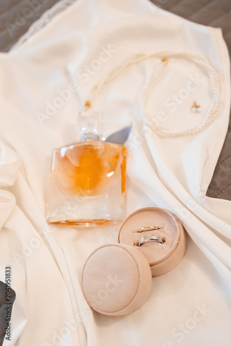 Bridal Accessories with Perfume Pearl Jewelry and Wedding Rings