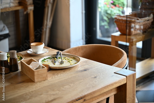 Konstfotografi Empty Plate After Breakfast on Rustic Wooden Restaurant Table