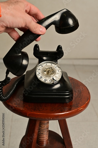 Konstfotografi Hand holding an old telephon with rotary dial