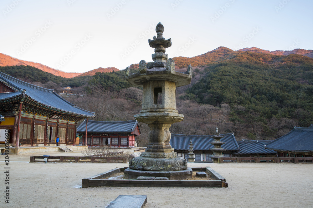 Obraz premium 화엄사각황전앞석등,국보12호,화엄사대웅전,보물299호,화엄사,사적505호,지리산,구례군,전남