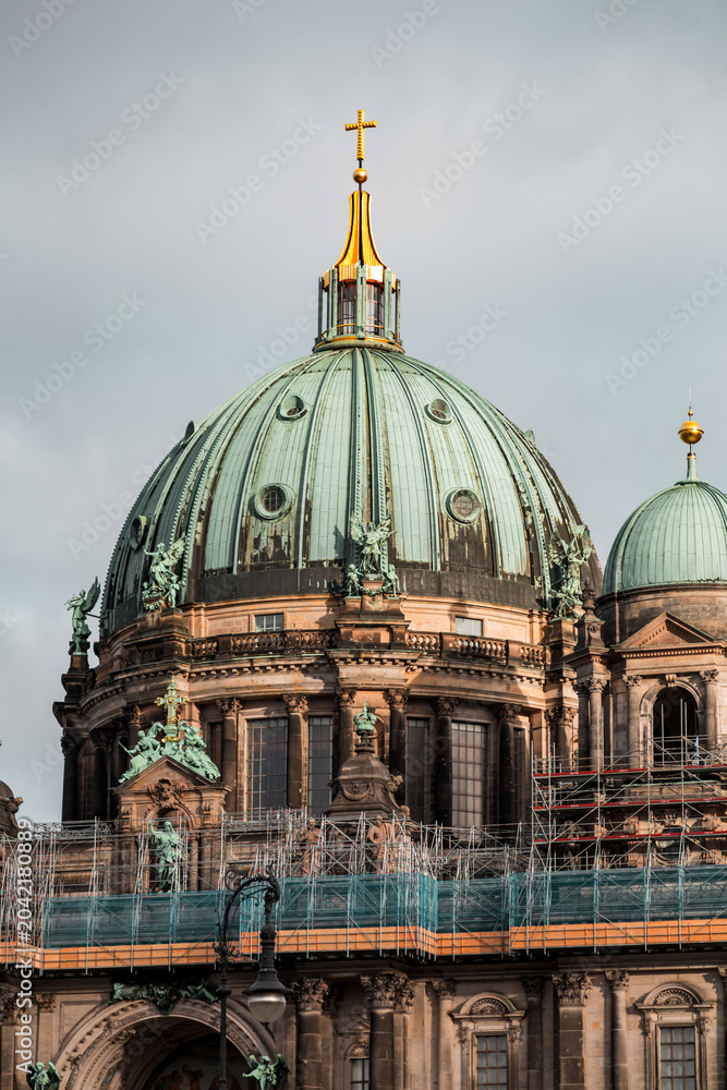 Fototapeta premium Berliner Dom along the river Spree, Berlin, Germany