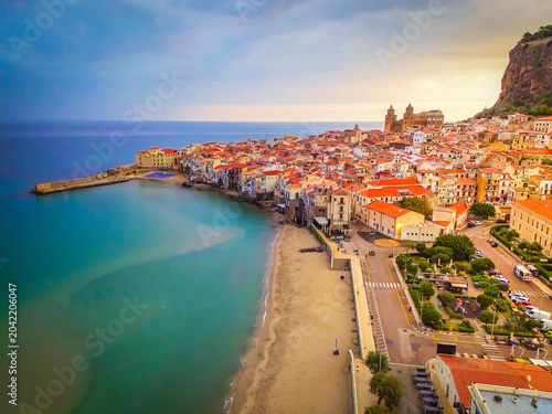 Fotografie Cefalu old town, Sicily Italy