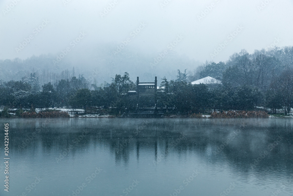 Fototapeta premium Snowy winter scene at West Lake in Hangzhou, China