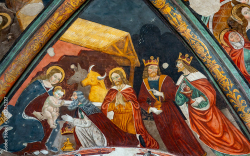 Quadro su tela Fresco of Christmas Nativity Scene : Adoration of the Magi as they present gifts of gold, frankincense and myrrh to the Infant Jesus