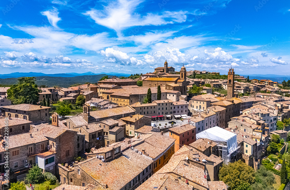 Naklejka premium View of Montalcino, in the province of Siena,Tuscany, Italy