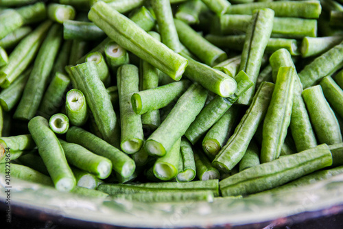 Quadro su tela Fresh chopped green long beans background