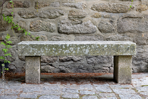 Cuadro en lienzo A typical stone bench on a side street in Guerande, Brittany, in summer