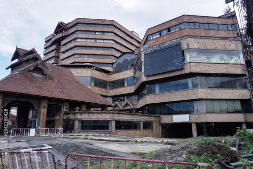 Canvastavla The Architecture and Legacy of Kad Suan Kaew Shopping Complex