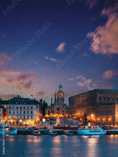 Canvas Print night view overlooking the illuminated historic architecture of Gamla Stan refle